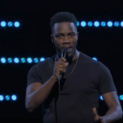 Mo the Comedian doing stand up comedy on Netflix